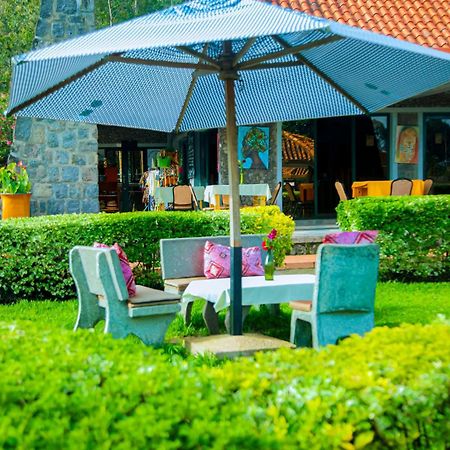 Karisimbi Cave Resort ルヘンゲリ エクステリア 写真