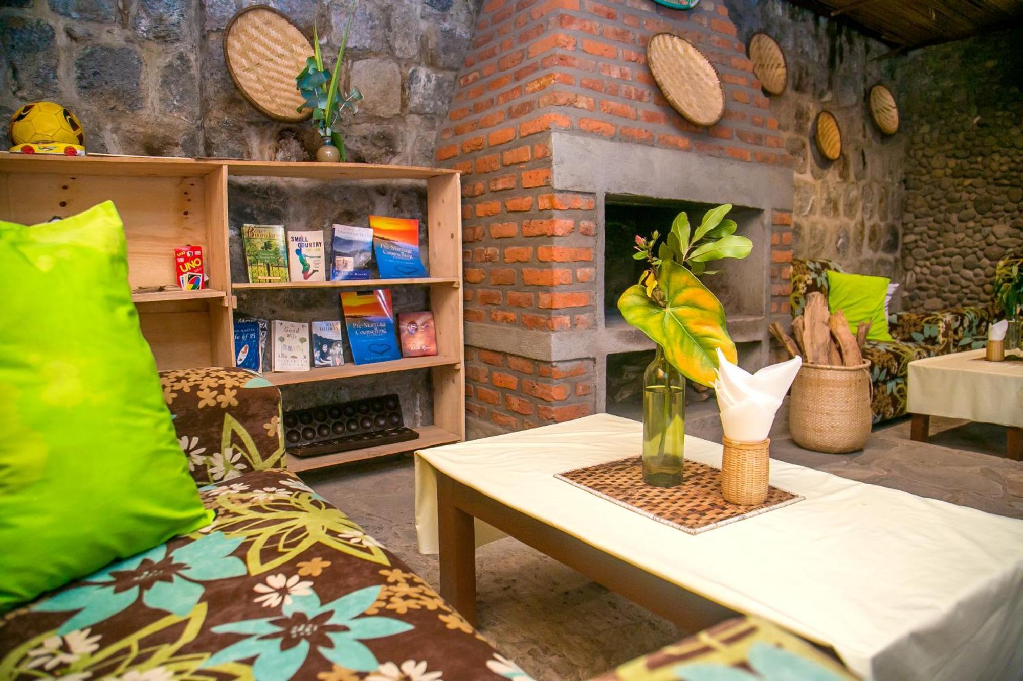 Karisimbi Cave Resort ルヘンゲリ エクステリア 写真