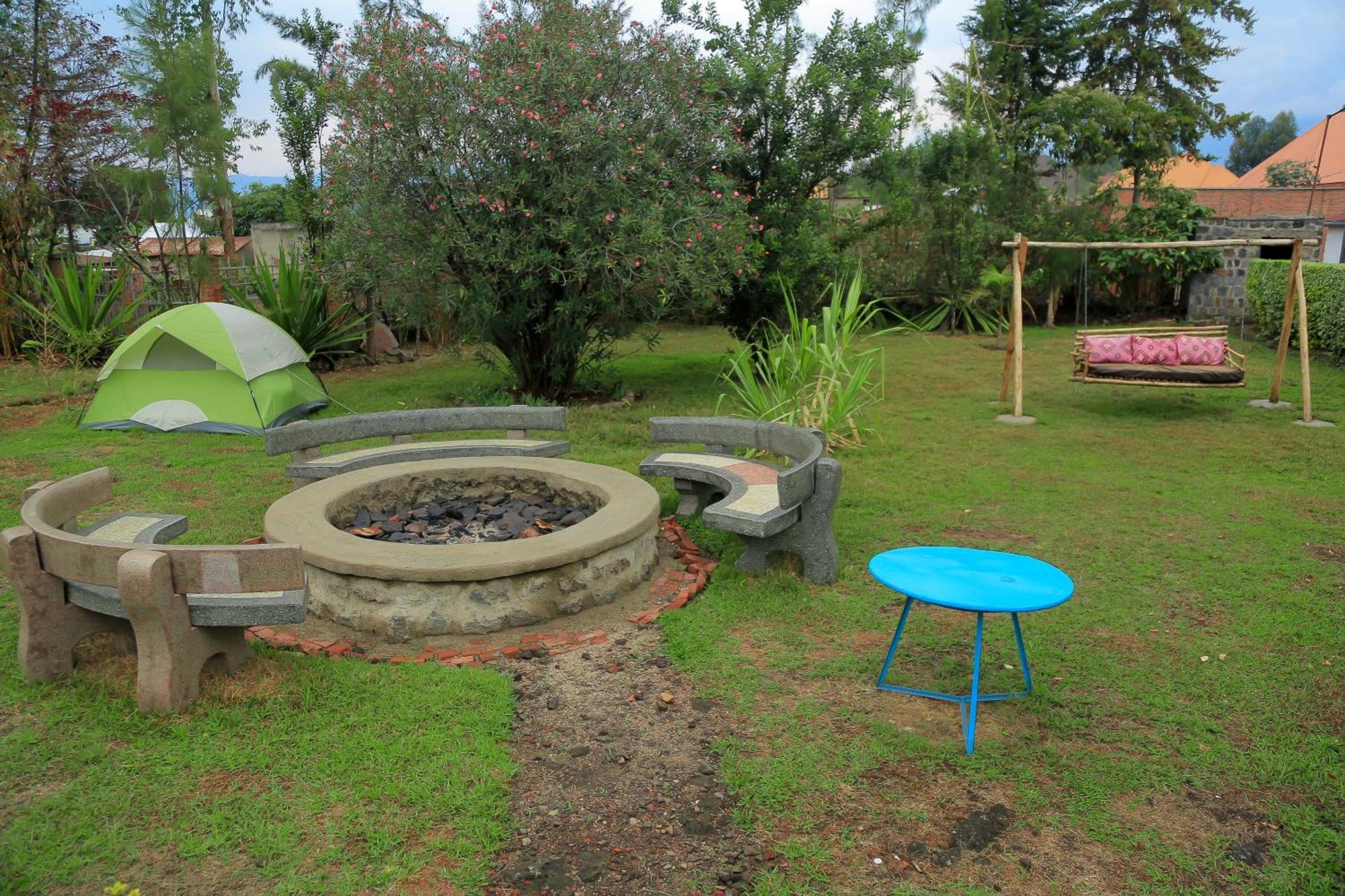 Karisimbi Cave Resort ルヘンゲリ エクステリア 写真