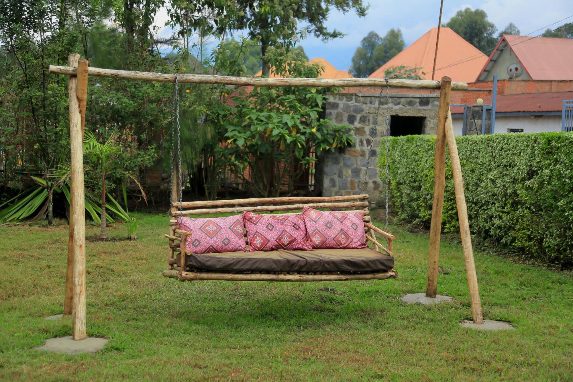 Karisimbi Cave Resort ルヘンゲリ エクステリア 写真